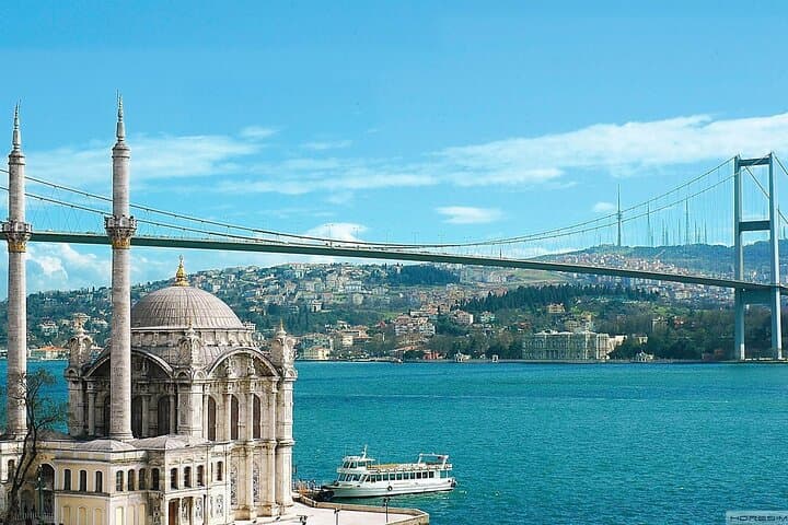 İstanbul Guided Bosphorus Cruise Balat Pierre Loti Hill W/ Ticket