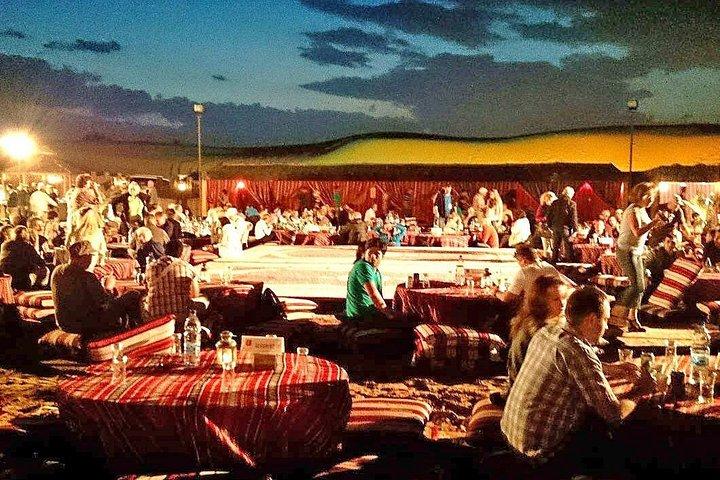 シャルム・エル・シェイクでのベドウィン夜のラクダ乗りとエジプトパーティー