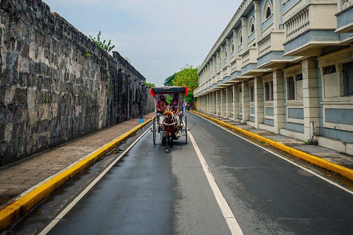 Don't Skip Manilaによる送迎付きイントラムロスウォーキングツアー