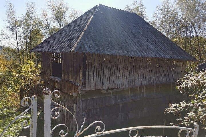 1日ツアーでオリジナルのカルパティア村体験とシナイア