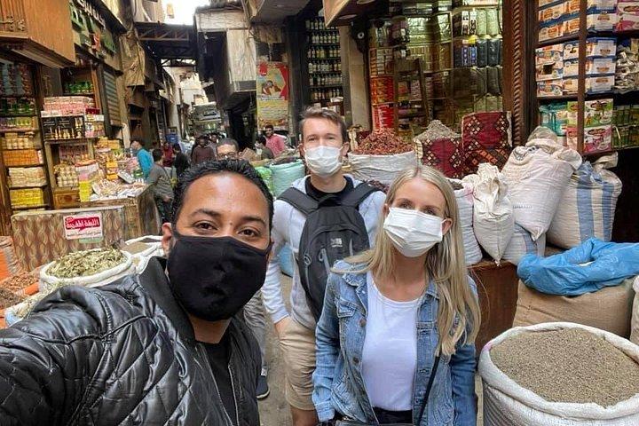 エルファイユームのカイロとワディエルラヤン滝での2日間ツアー