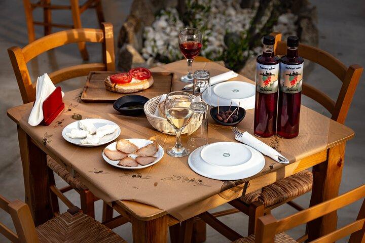 Tur og vinsmagning i Mykonian Land