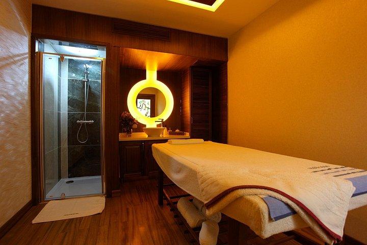 マルマリスのホテルまたは港からのトルコ式バス＆マッサージ体験