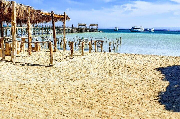 フルガダ島：オレンジベイ島旅行（シュノーケリング、ランチ＆ドリンク付き）