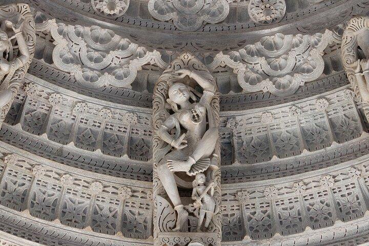 Visite el templo de Ranakpur y el fuerte de Kumbhalgarh desde Jodhpur con Udaipur Drop