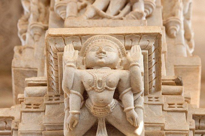 ウダイプールからのラナクプール寺院とクンバルガー砦の日帰りツアー