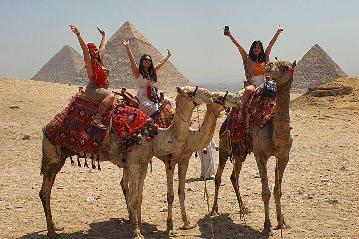 Pirámides de Giza, Esfinge, Paseo en camello, Navegación por el Nilo y Momias reales