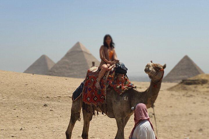 Pirámides de Giza, Esfinge, Paseo en camello, Navegación por el Nilo y Momias reales