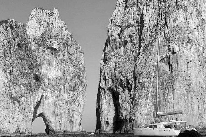 Excursion privée en bateau à Capri avec capitaine local et faraglioni