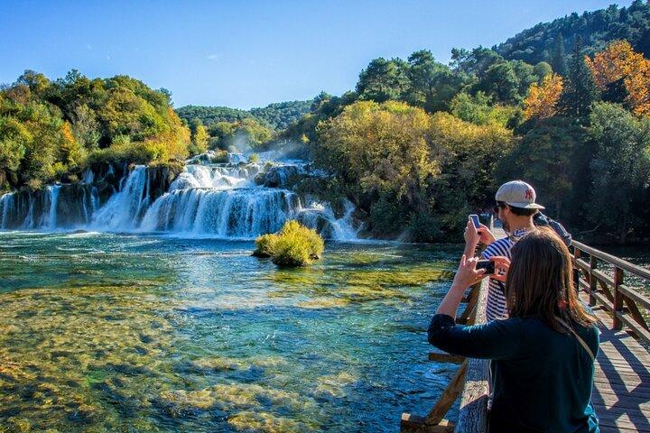 Krka Watervallen OCHTEND Tour met boot en zwemmen in Skradin
