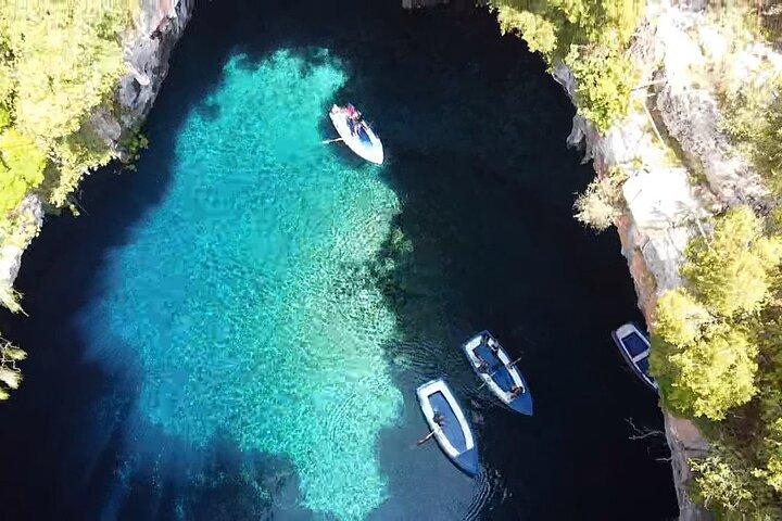 ミルトス水泳、メリッサニ湖洞窟ボートツアープライベートツアー