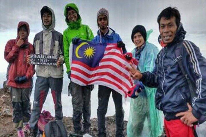 Esplora Mount Rinjani To Summit, Lake & Hot Spring (3D 2N)
