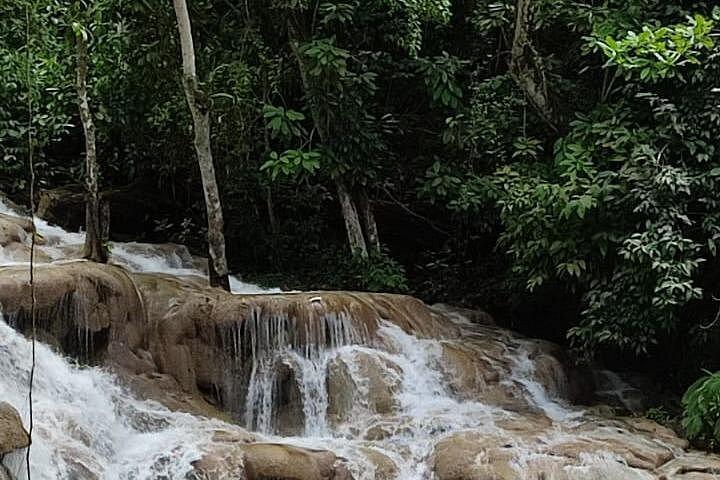 Bob Marley 9 Miles, Dunn's River from Montego Bay.