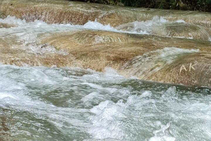 Bob Marley 9 Miles, Dunn's River from Montego Bay.