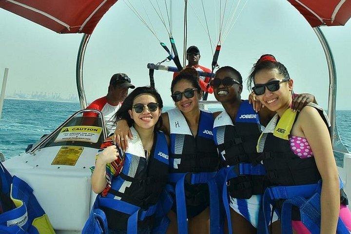Dubai Parasailing with Pickup Included