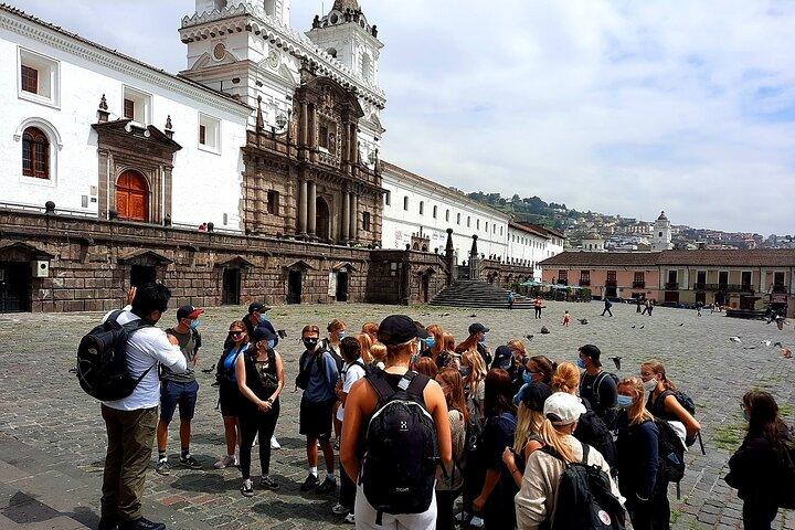 Mitte der Welt und Quito Private City Tour