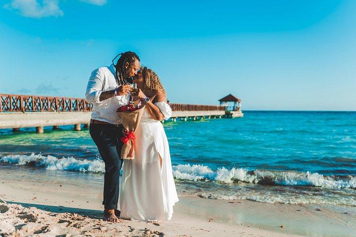 Private Photo Session Marriage Proposal in Macao Beach