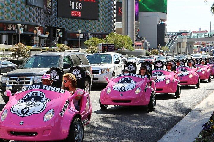 ラスベガス ストリップとダウンタウン スクーター、お土産付き T シャツ & フード ツアー