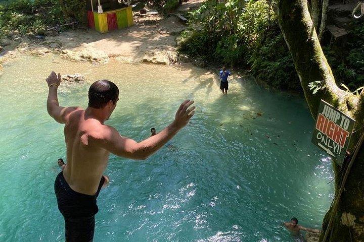 オチ・リオス発の海とブルーホールでのプライベート乗馬