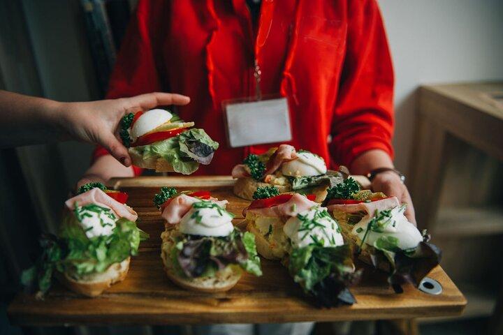 Excursão gastronômica PRIVADA em Praga: culinária moderna em bairros locais