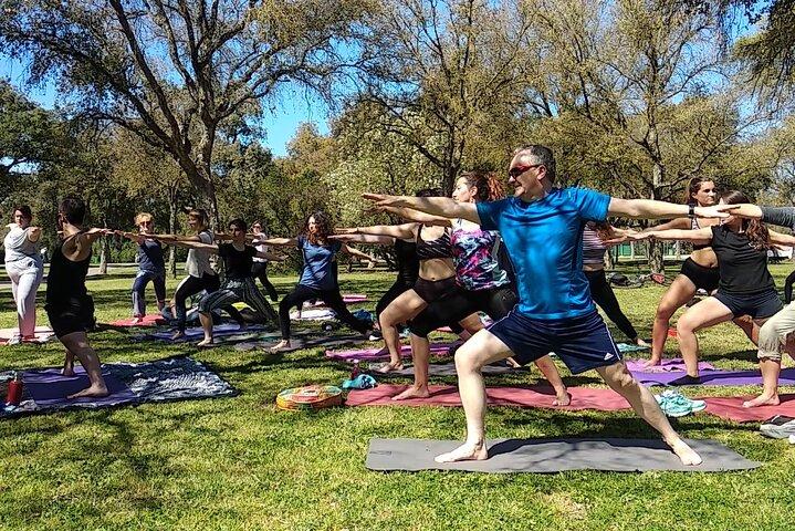Yoga in het María Luisa Park in Sevilla