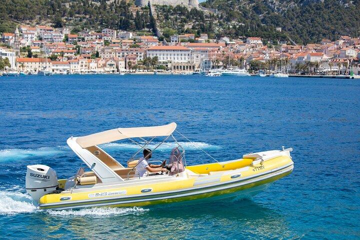 Privater Transfer mit dem Schnellboot vom Flughafen Split in die Stadt Hvar
