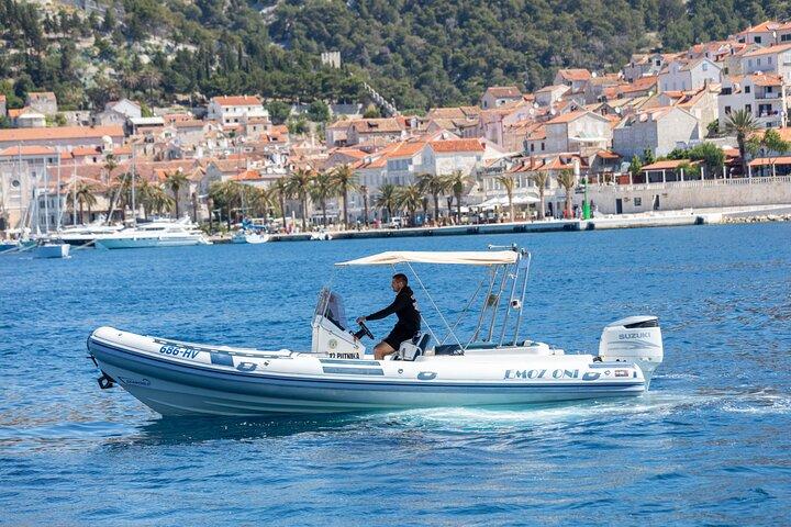 Privater Transfer mit dem Schnellboot vom Flughafen Split in die Stadt Hvar