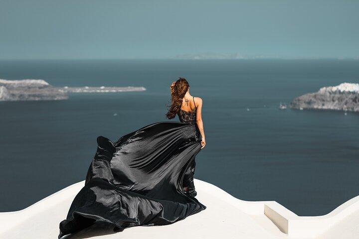 Private Flying Dress-fotoshoot in Santorini