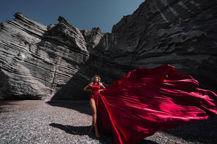 サントリーニ島でのフライング ドレスのプライベート写真撮影