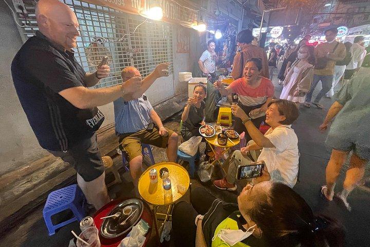 スクーターとバイクで楽しむサイゴン ナイト クラフト ビールと屋台料理