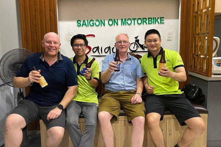 スクーターとバイクで楽しむサイゴン ナイト クラフト ビールと屋台料理