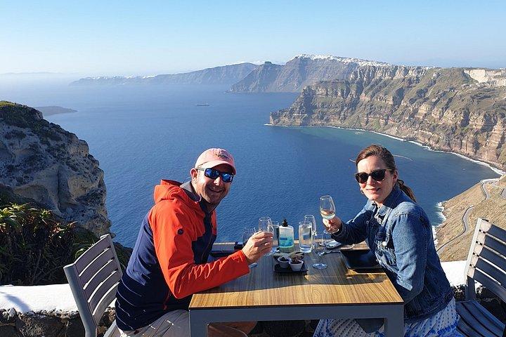 Santorini Weintour : Gemeinsame Verkostung in 3 Weingütern