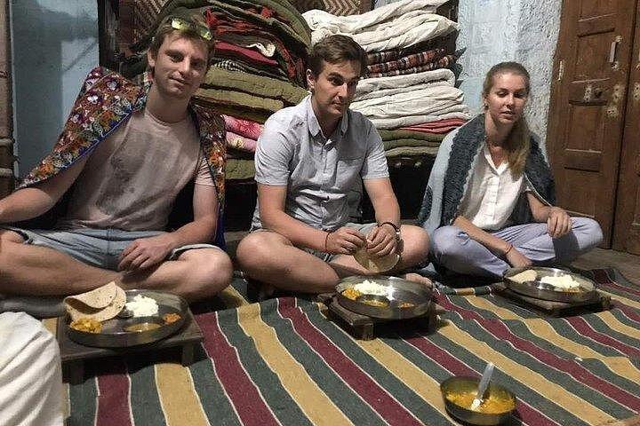 食事付きジョードプルからラクダ乗りとジープ サファリでオシアン寺院を訪問
