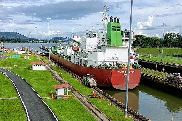 Panama sightseeing tour and Canal visit