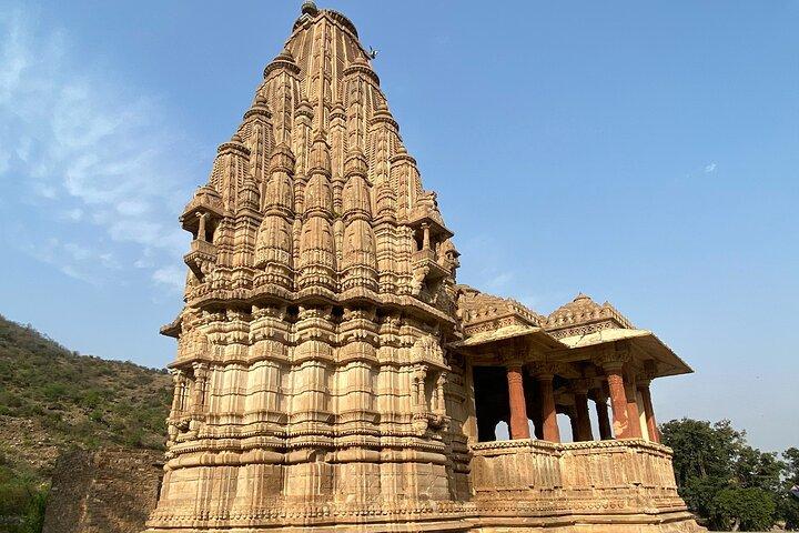 Geführte Tour: Indiens am meisten heimgesuchtes Dorf – Bhangarh, mit Eintrittsgebühr