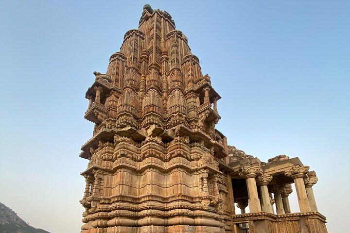 Geführte Tour: Indiens am meisten heimgesuchtes Dorf – Bhangarh, mit Eintrittsgebühr