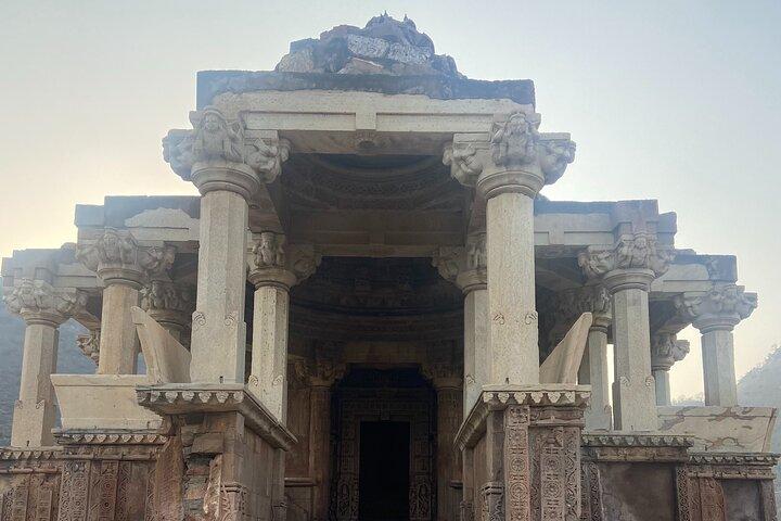 Geführte Tour: Indiens am meisten heimgesuchtes Dorf – Bhangarh, mit Eintrittsgebühr