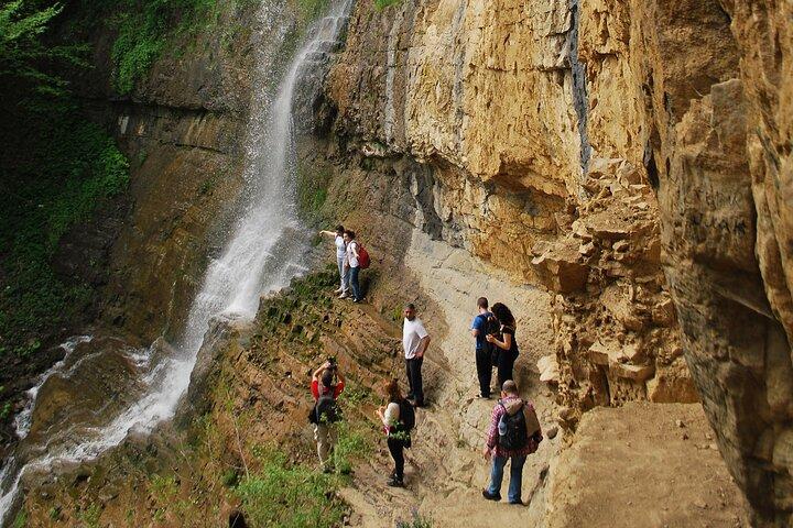 Iskar Gorge Trek, Skaklia Waterfall y Cherepish Monastery Tour de Sofía