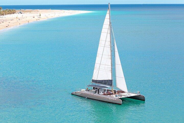 Fuerteventura: viaggio in catamarano Magic Select con cibo e bevande
