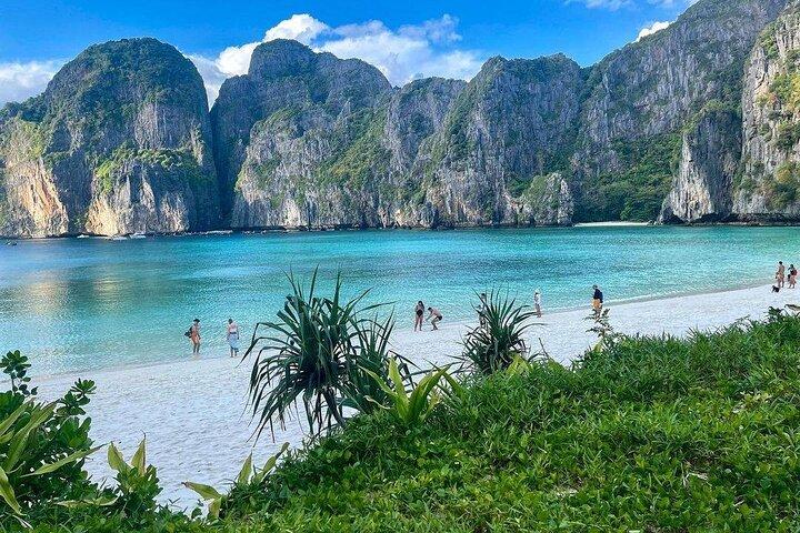 Viaje de esnórquel a las islas Phi Phi y Khai con almuerzo y aletas en lancha rápida