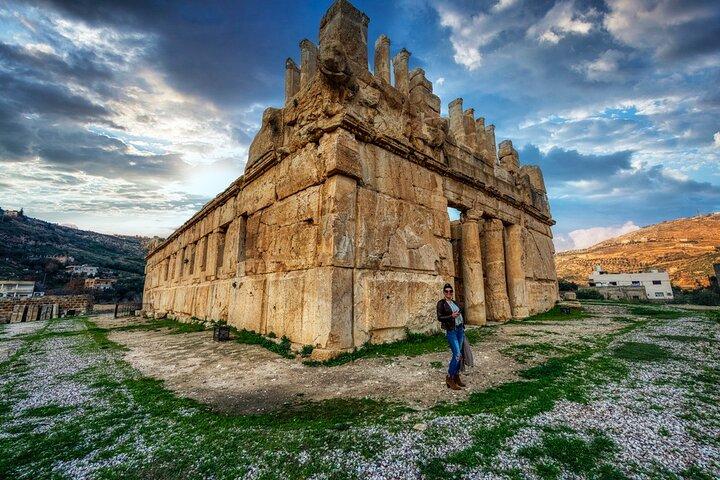 Tour privato di mezza giornata a Qasr al-Abd e alle antiche grotte