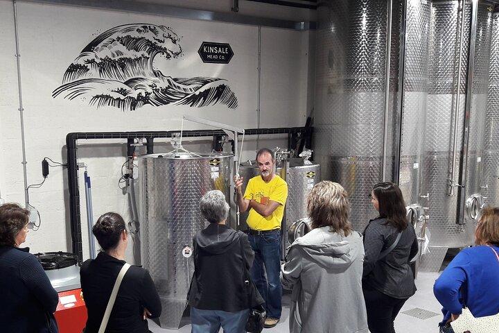 Explorez la fabrication et la dégustation de l'hydromel