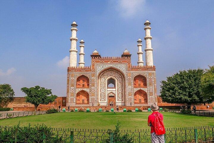 Sunrise Taj Mahal, Agra Fort, Akbars Grab und private Tour durch den Moonlit Garden