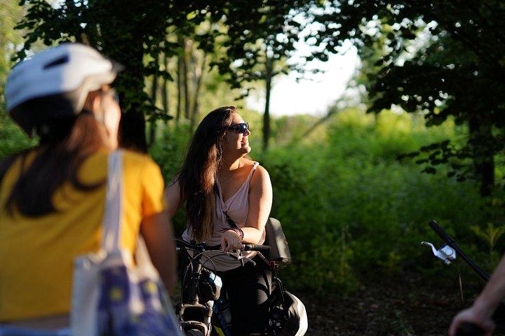 予想外のミラノ、湖でのピクニック付き自転車ツアー