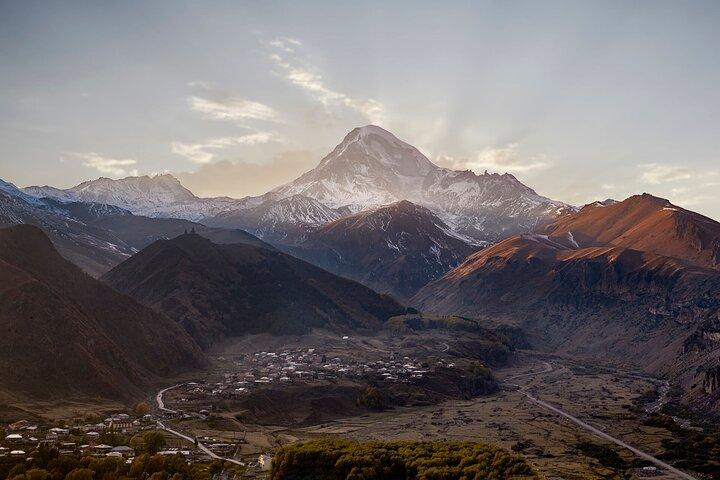 Gita giornaliera privata alle montagne del Caucaso e al confine russo