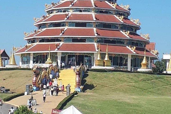 チェンライのベストスポットホワイト、ブルー、ビッグブッダ寺院