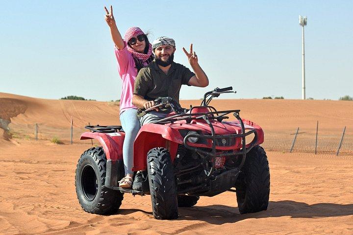 Safari matinal dans le désert à Dubaï en quad