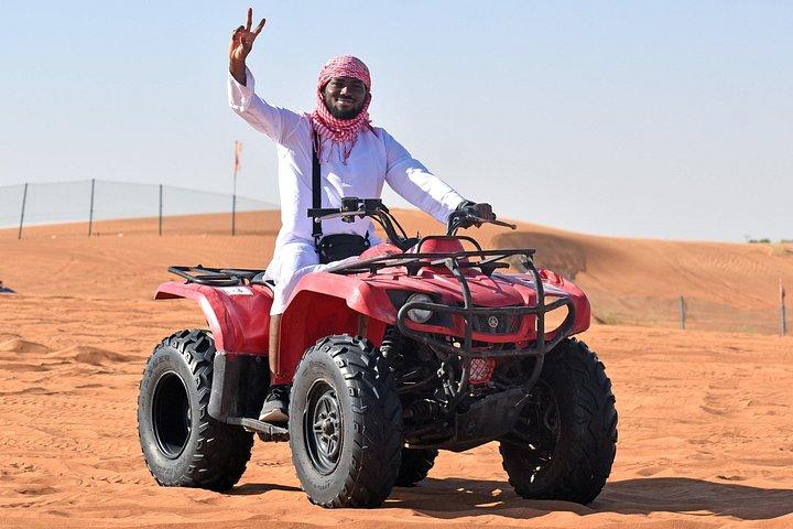 Safari matinal dans le désert à Dubaï en quad