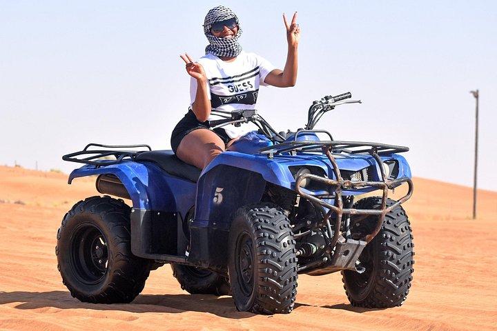 Safari matinal dans le désert à Dubaï en quad