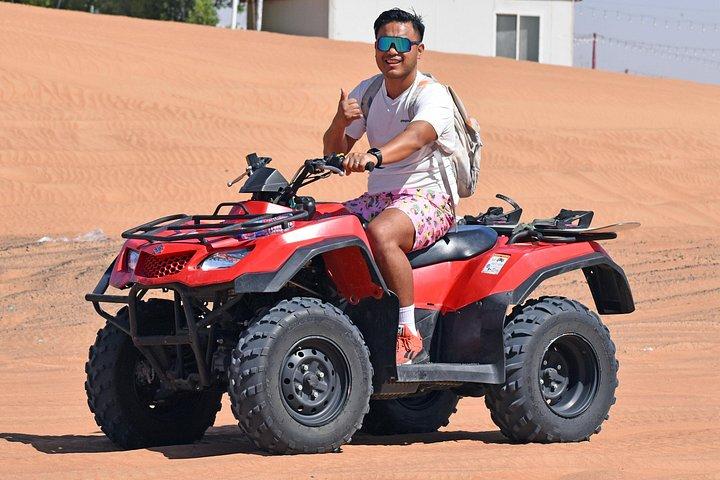 Safari matinal dans le désert à Dubaï en quad